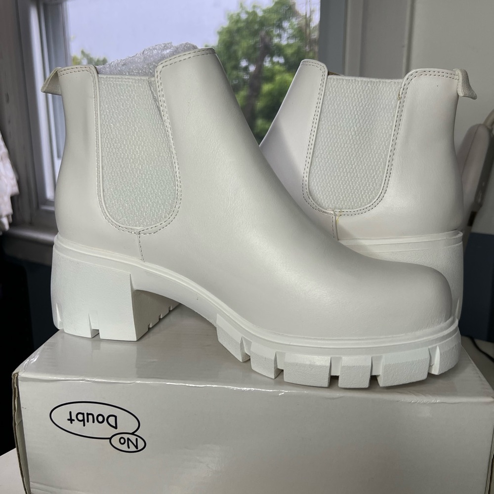 Miss Lola white Chelsea ankle boots